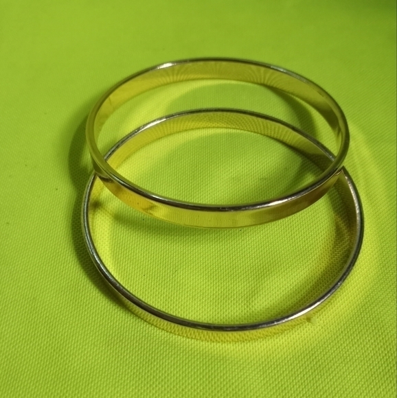 Pair goldtone plain Bangle bracelets - Picture 4 of 5